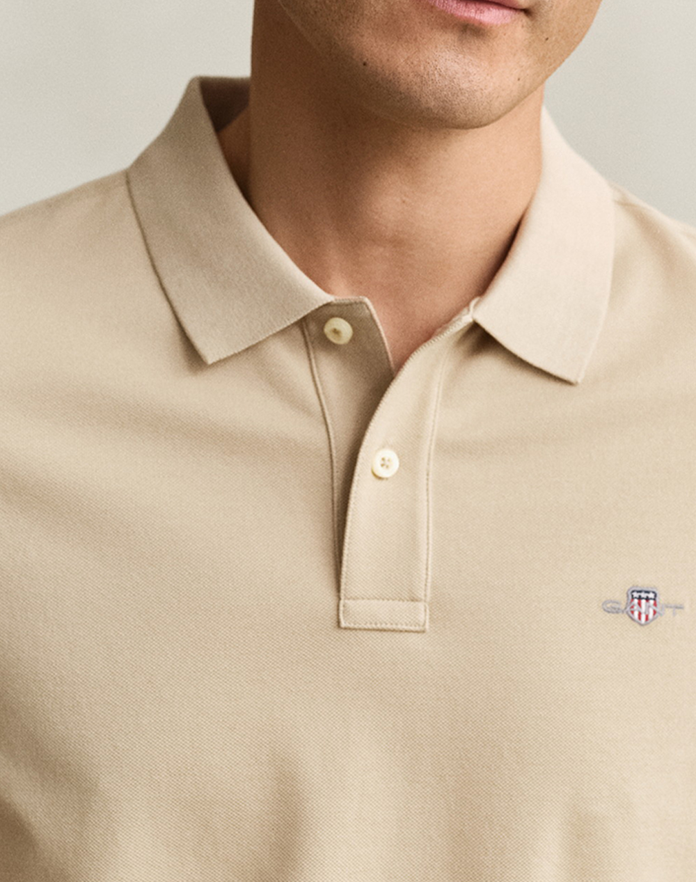 Gant Μπλούζα Κμ Reg Shield Ss Pique Polo 3G2210-1-200 Biege ανδρικά ρούχα μπλούζες Politikos Shop Πολιτικός