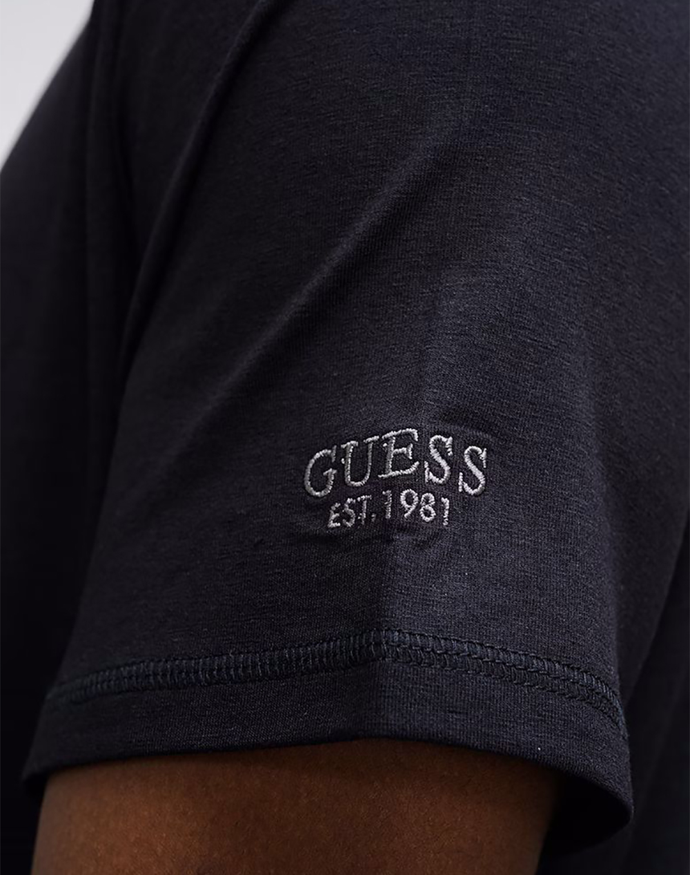 Guess Ss Cn Arm Logo Script Tee Μπλούζα Ανδρικό M6Ri62Jr06K-Jblk Black ανδρικά ρούχα μπλούζες T-Shirt Politikos Shop Πολιτικός