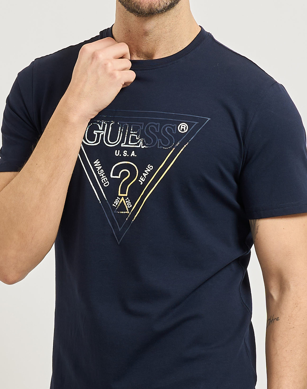 Guess Cn Ss Triangle Hd Multicolor T Μπλούζα Ανδρικό M6Gi11K2992-G7V2 Darkblue ανδρικά ρούχα μπλούζες T-Shirt Politikos Shop Πολιτικός