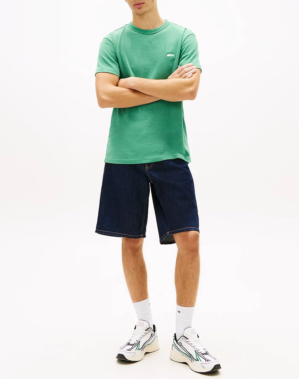 Tommy Jeans Tjm Reg Badge Tee Ext Dm0Dm22667-L5Y Green ανδρικά ρούχα μπλούζες T-Shirt Politikos Shop Πολιτικός