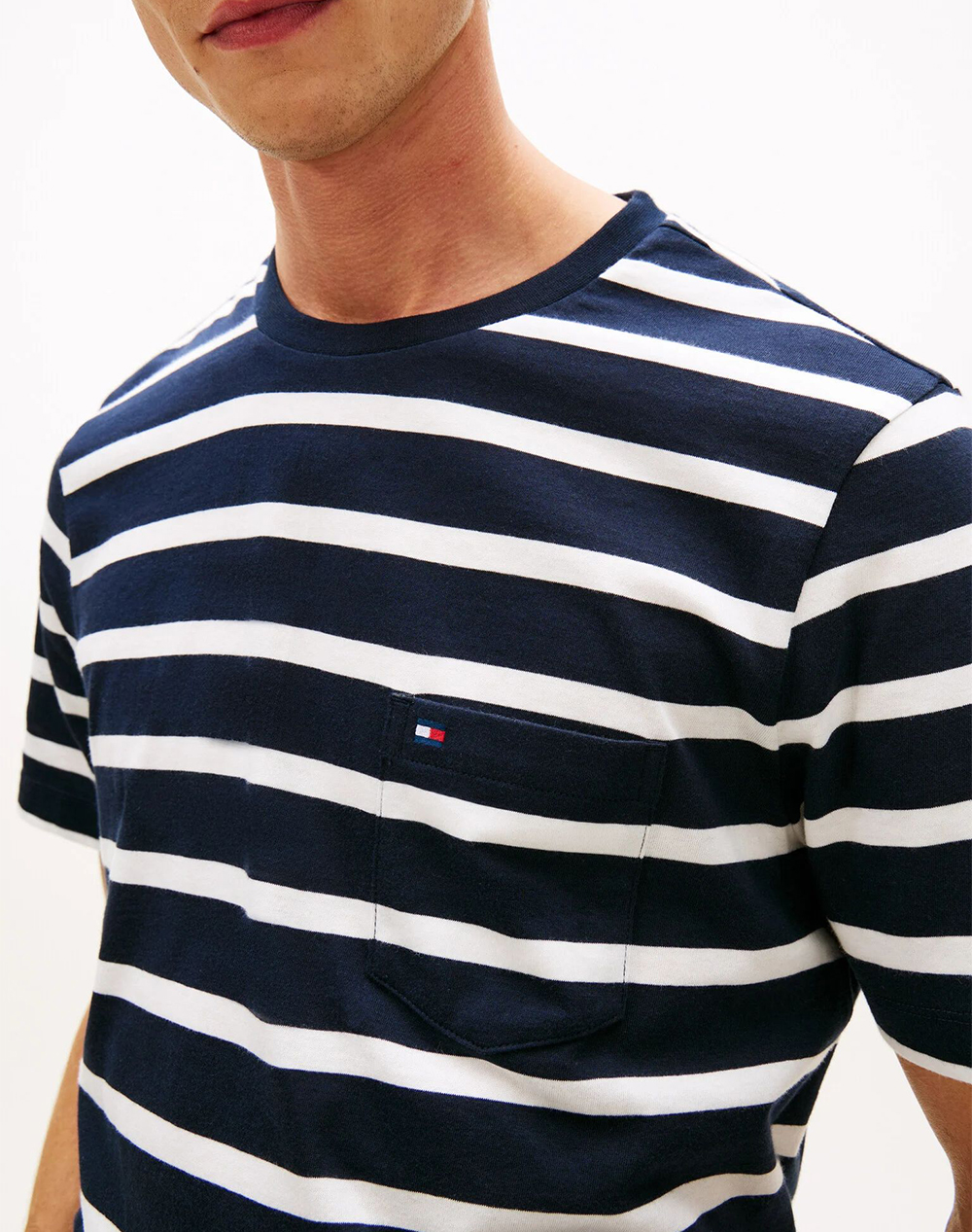 Tommy Hilfiger Ess Reg Fit Stripe Pocket Tee Mw0Mw41378-0Bc Navyblue ανδρικά ρούχα μπλούζες T-Shirt Politikos Shop Πολιτικός