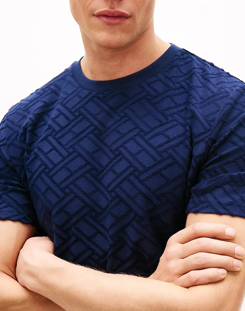 Tommy Hilfiger Aop Flag Jacquard Tee Mw0Mw42381-Dcc Navyblue ανδρικά ρούχα μπλούζες T-Shirt Politikos Shop Πολιτικός