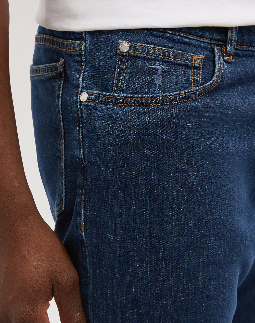 Trussardi 5 Pocket 370 Close - Blue Flat Stone Wash Denim Mj370D18-0Db Denimblue ανδρικά ρούχα παντελόνια Jeans Politikos Shop Πολιτικός