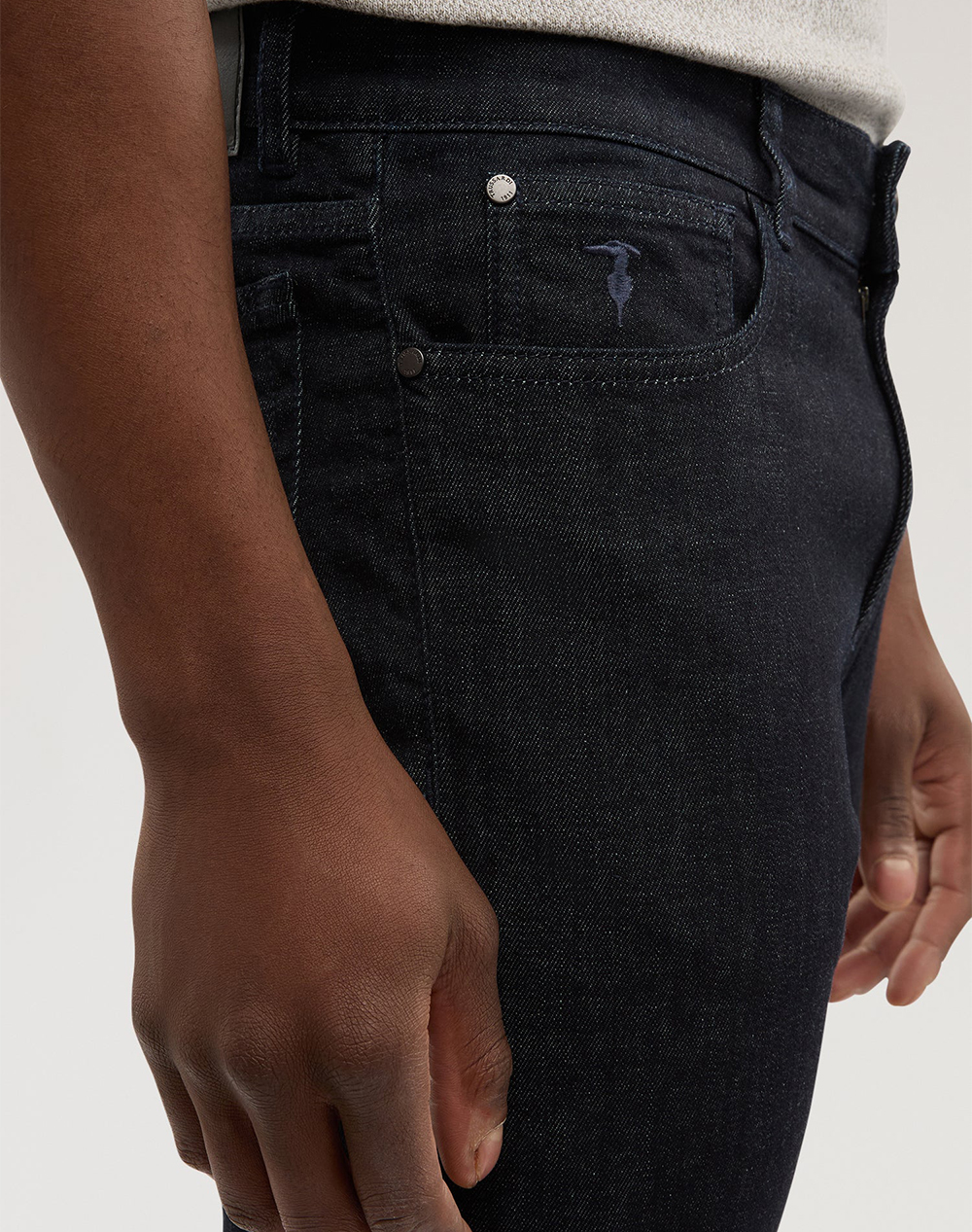 Trussardi 5 Pocket 370 Close - Rinse Blue Denim Mj370D08-0Da Denimdarkblue ανδρικά ρούχα παντελόνια Jeans Politikos Shop Πολιτικός