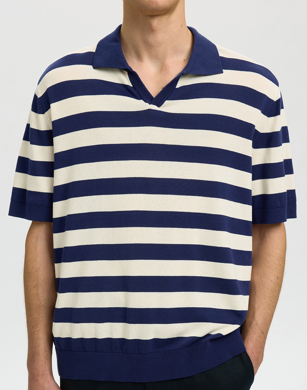 Selected Slhtorino Ss Knit Relaxed Open Polo 16101372-Ocean Cavern Birch Navyblue ανδρικά ρούχα μπλούζες Politikos Shop Πολιτικός