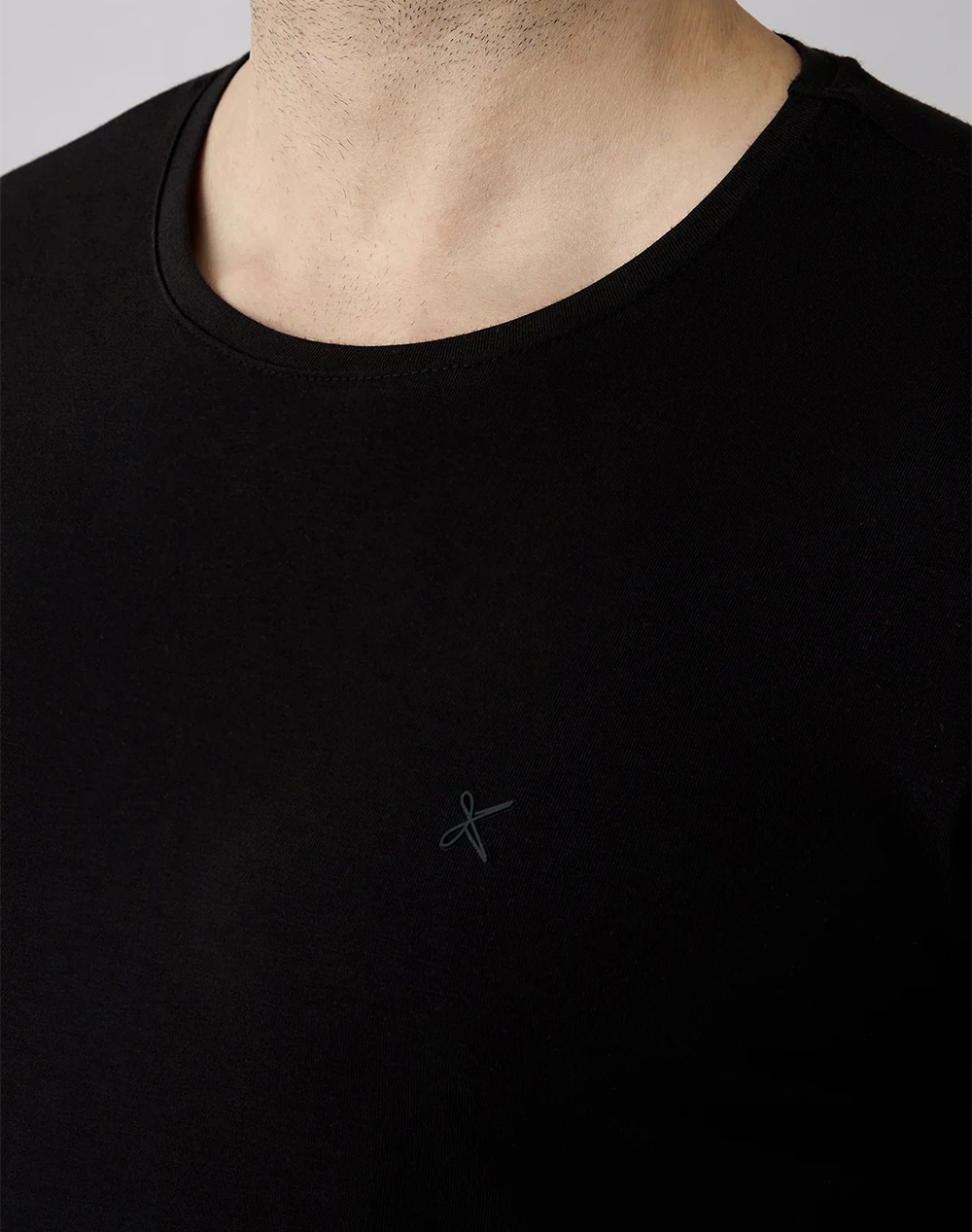 KIGILI T-shirt KYBSBDD0DZ001-BLACK Black φωτογραφία