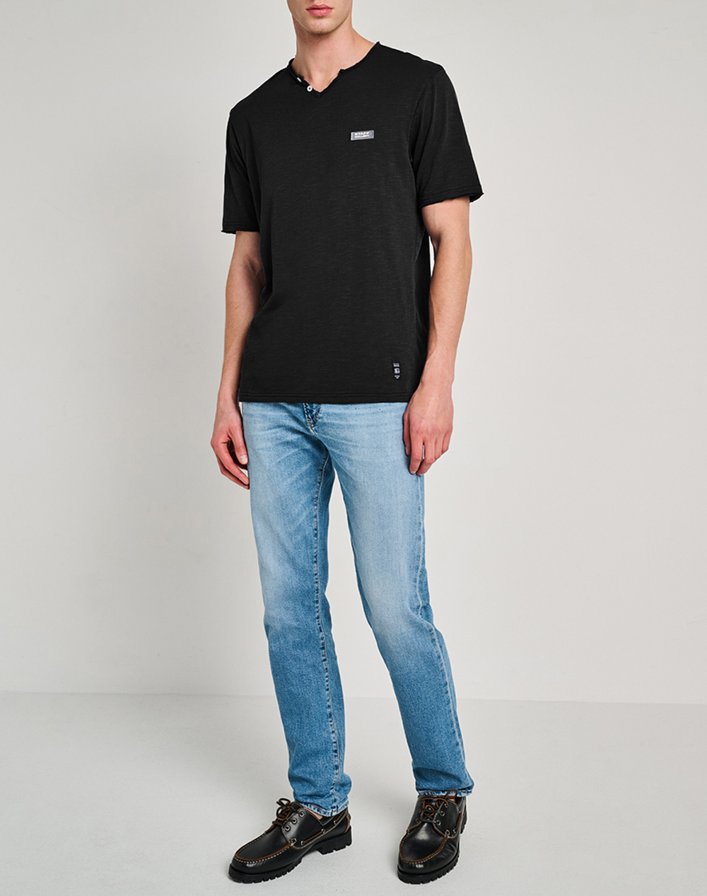 Staff Zofer Man V-Neck T-Shirt 100%Co 64-017 055-Ν0090 Black ανδρικά ρούχα μπλούζες Politikos Shop Πολιτικός